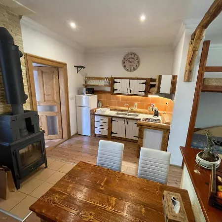 Sarah Noemi, 100 M Skibus Jasna Apartament