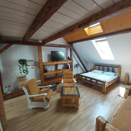 Sarah Noemi, 100 M Skibus Jasna Apartament